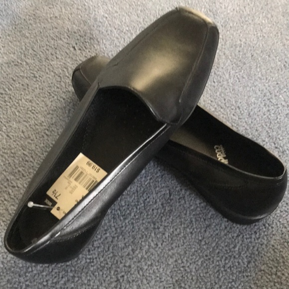 Shoes - Cobbie Cuddlers 7.5 W